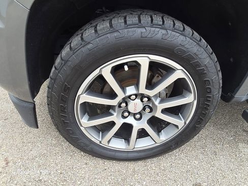 Used 2018 GMC Canyon Denali image 9