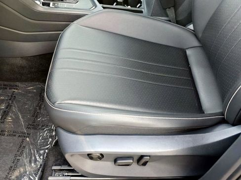 Used 2024 Volkswagen Tiguan SE image 24