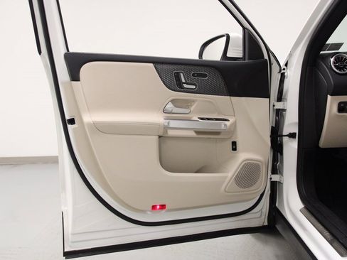 Certified 2025 Mercedes-Benz GLB 250 4MATIC image 18