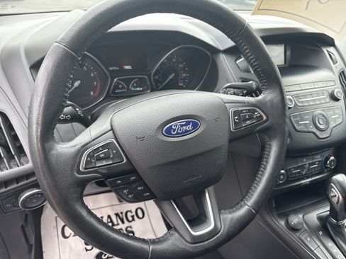 Used 2018 Ford Focus SE w/ Cold Weather Package FWD image 5