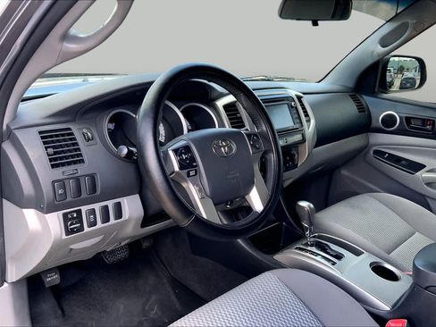 Used 2014 Toyota Tacoma PreRunner w/ SR5 Package RWD image 17