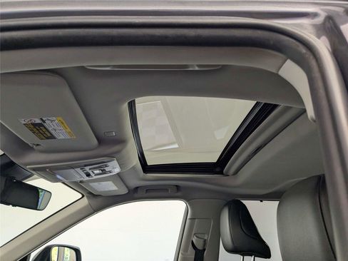 Used 2022 Toyota Highlander XLE AWD/4WD image 14