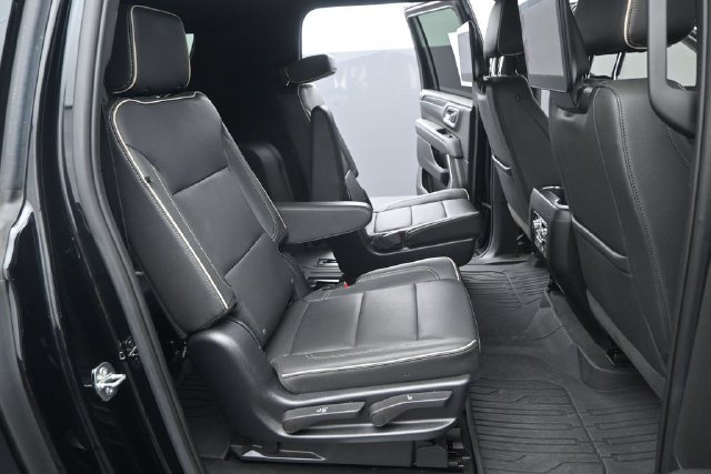 Used 2023 GMC Yukon XL SLT w/ SLT Premium Package RWD image 15