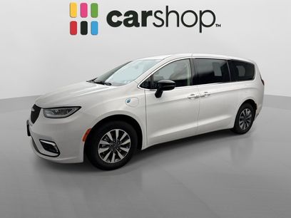 Used 2024 Chrysler Pacifica Limited