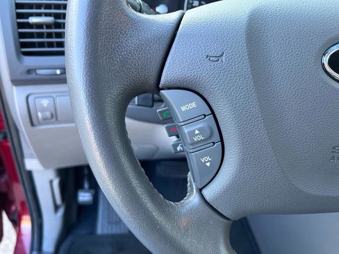 Used 2012 Kia Sedona EX image 31