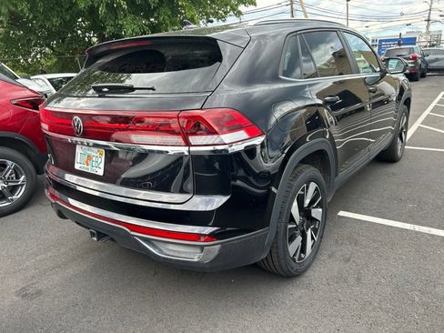 Used 2025 Volkswagen Atlas Cross Sport SE FWD image 3