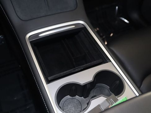 Used 2024 Tesla Model Y Long Range RWD image 27