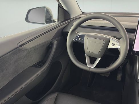 Used 2026 Tesla Model Y Long Range AWD/4WD image 16