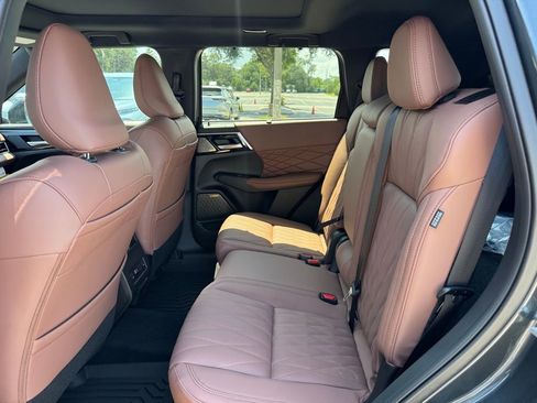New 2025 Mitsubishi Outlander SEL image 15