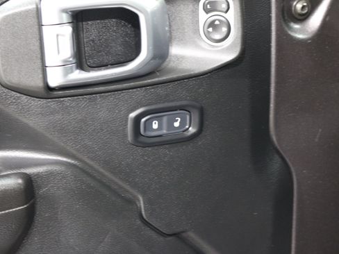 Used 2018 Jeep Wrangler Unlimited Sport S AWD/4WD image 7