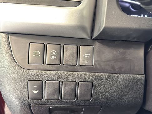 Used 2019 Toyota Highlander XLE AWD/4WD image 23