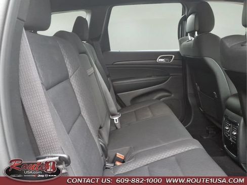 Used 2019 Jeep Grand Cherokee Laredo AWD/4WD image 15