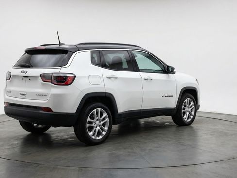 Used 2025 Jeep Compass Limited AWD/4WD image 9