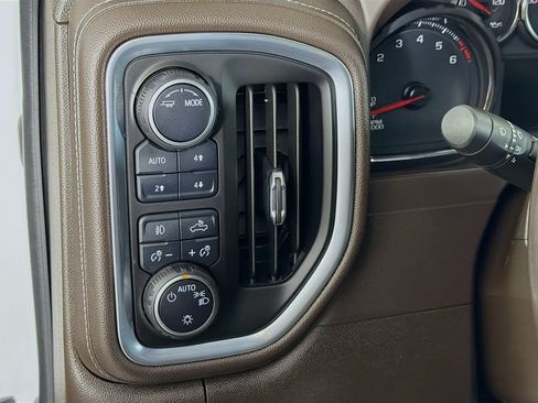 Used 2022 Chevrolet Silverado 1500 RST AWD/4WD image 11