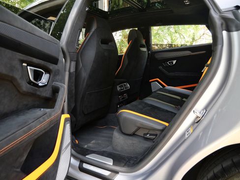 Used 2024 Lamborghini Urus Performante AWD/4WD image 20
