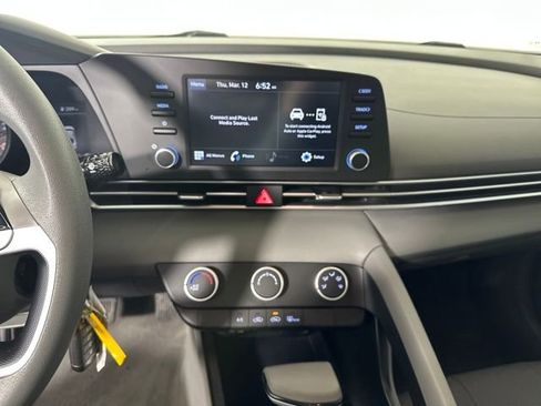 Used 2021 Hyundai Elantra SE image 21