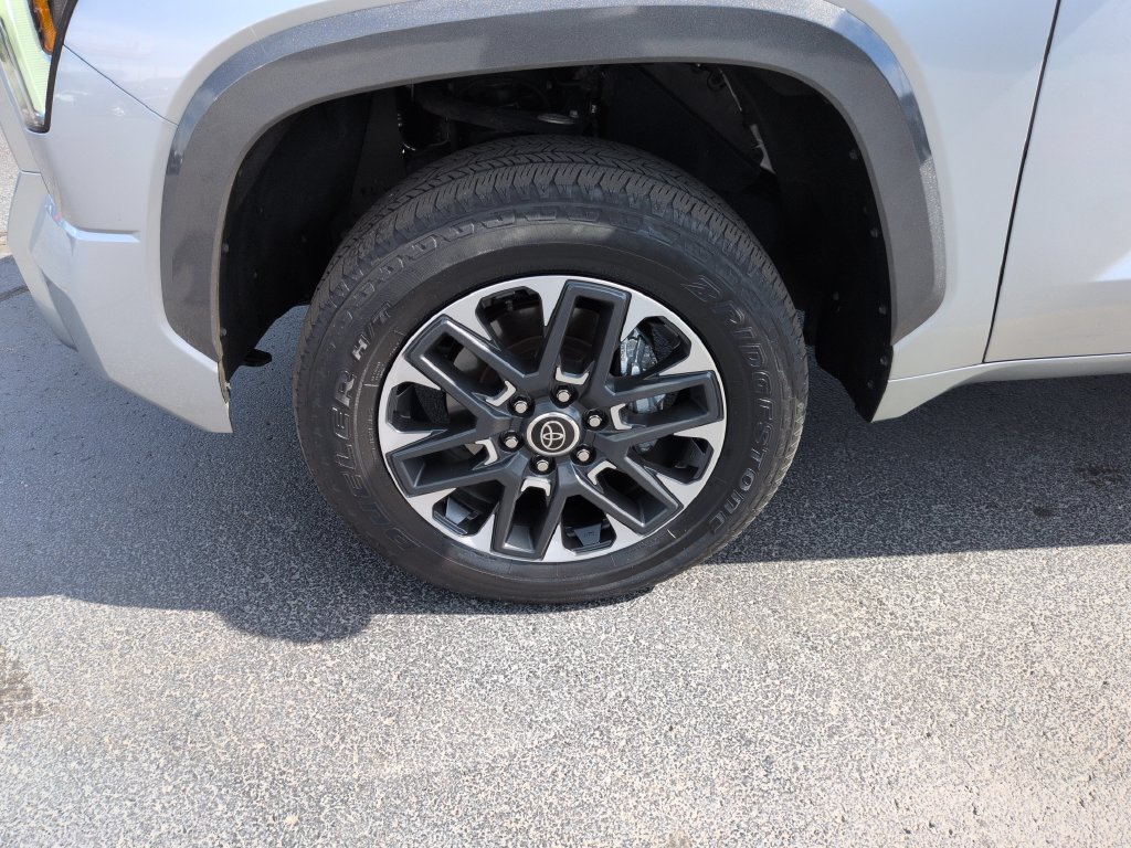 Used 2024 Toyota Tundra Limited AWD/4WD image 27