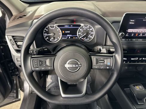 Used 2023 Nissan Rogue SV image 11
