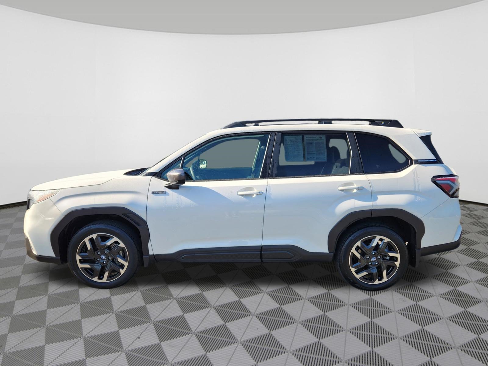 Used 2025 Subaru Forester Premium AWD/4WD image 5