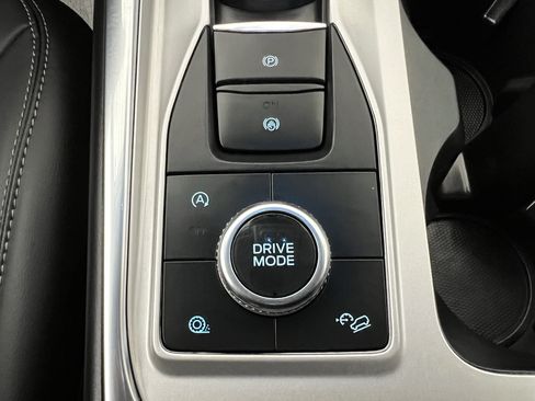 Used 2024 Ford Explorer XLT w/ Equipment Group 202A AWD/4WD image 34