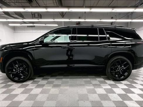 Used 2025 Chevrolet Traverse RS w/ LPO, Floor Liner Package AWD/4WD image 14