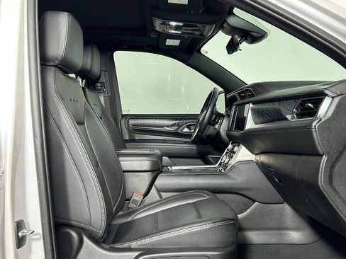 Used 2024 GMC Yukon Denali w/ Denali Reserve Package image 7