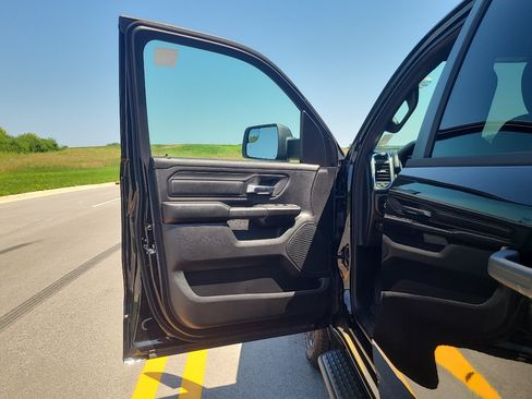 New 2026 RAM 1500 Express AWD/4WD image 10