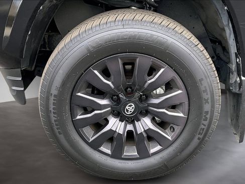 Used 2022 Toyota Tacoma Limited image 35