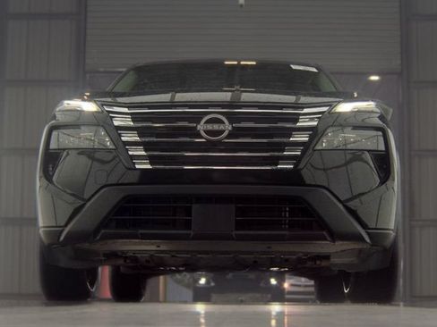 Used 2025 Nissan Rogue S FWD image 4