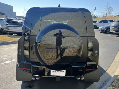 Certified 2026 Land Rover Defender 110 V8 image 6