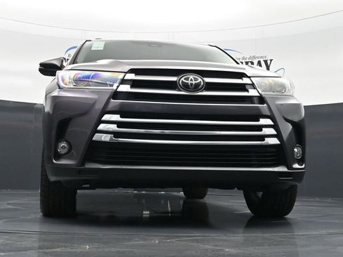 Used 2017 Toyota Highlander Limited image 18