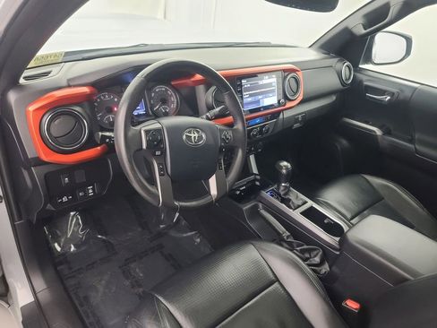 Used 2020 Toyota Tacoma TRD Sport image 27