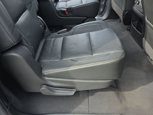 Used 2020 Chevrolet Suburban LT image 22