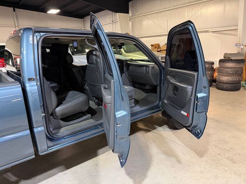 Used 2007 Chevrolet Silverado 3500 LT w/ Heavy-Duty Power Package AWD/4WD image 32