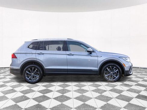 Used 2023 Volkswagen Tiguan SE w/ Panoramic Sunroof Package FWD image 11