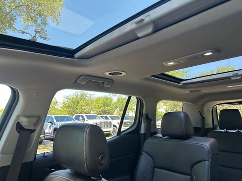 Used 2023 GMC Acadia SLT w/ Elevation Edition FWD image 12