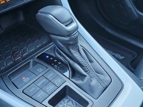 Used 2020 Toyota RAV4 XLE Premium image 33