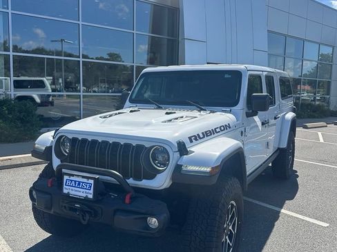 Used 2024 Jeep Gladiator Rubicon AWD/4WD image 2