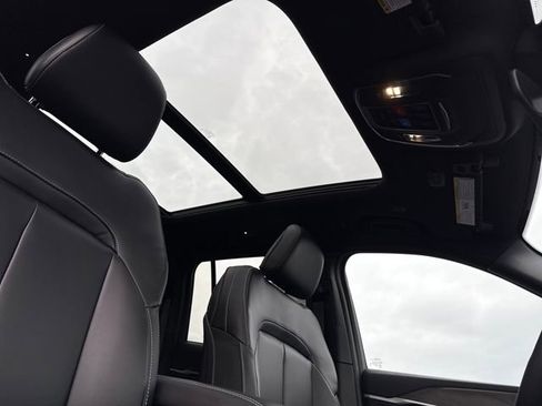 New 2025 Jeep Grand Cherokee Limited w/ Black Appearance Package image 24