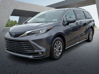Certified 2025 Toyota Sienna XLE FWD video 3