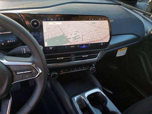 New 2026 Chevrolet Equinox EV LT image 18