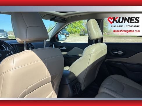 Used 2016 Jeep Cherokee Limited AWD/4WD image 38