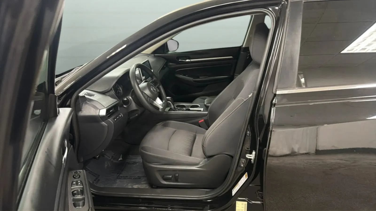 Used 2022 Nissan Altima 2.5 SV FWD image 21