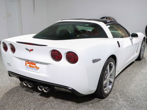 Used 2009 Chevrolet Corvette Coupe w/ Z51 Performance Package RWD image 7
