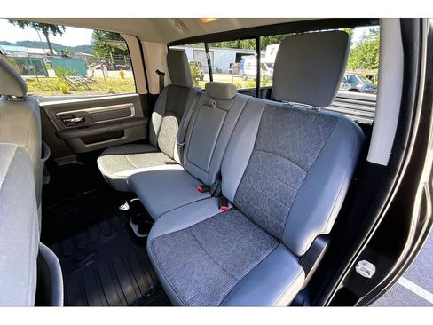 Used 2015 RAM 1500 Classic SLT w/ SLT Plus D←cor Group AWD/4WD image 25