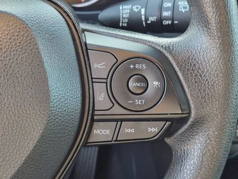 Used 2025 Toyota RAV4 XLE FWD image 24