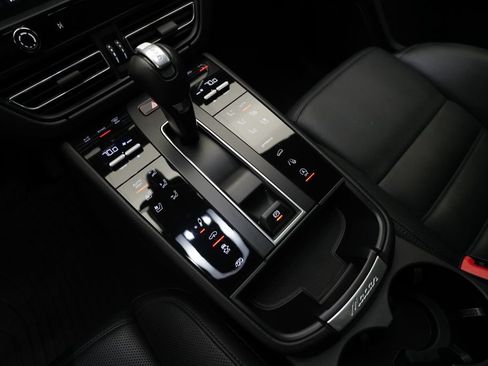Certified 2022 Porsche Macan GTS w/ Premium Package Plus AWD/4WD image 25