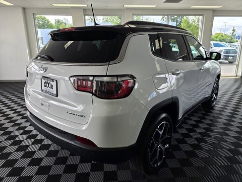 Used 2025 Jeep Compass Limited AWD/4WD image 3