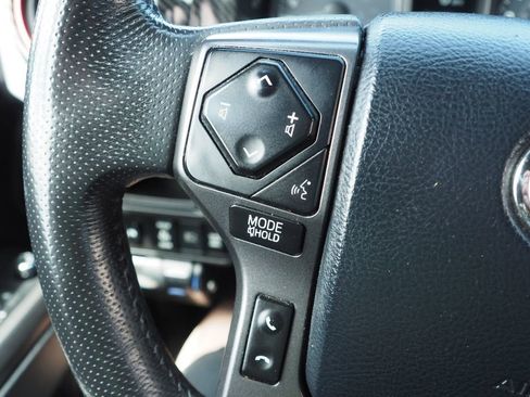 Used 2018 Toyota Tacoma TRD Off-Road AWD/4WD image 27