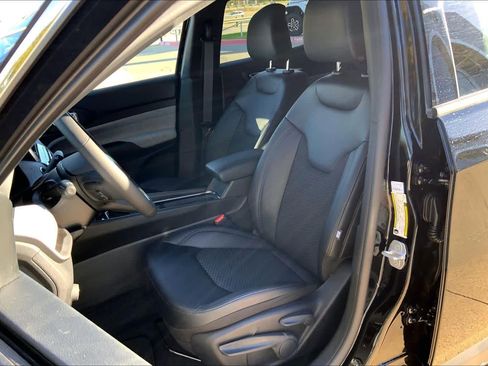 New 2026 Jeep Compass Latitude image 9